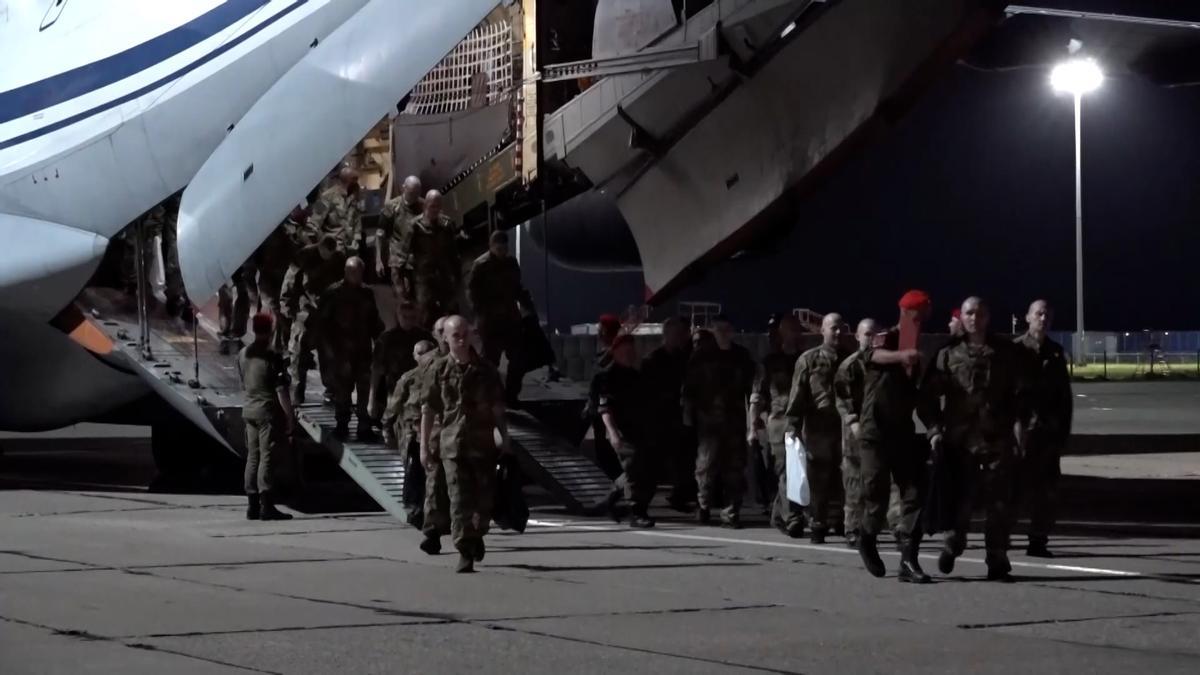 Llegan a Rusia 95 prisioneros intercambiados con Ucrania