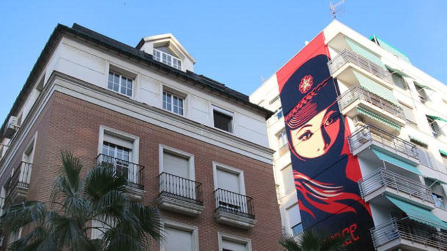 El Soho luce ya un nuevo mural gigante de Obey