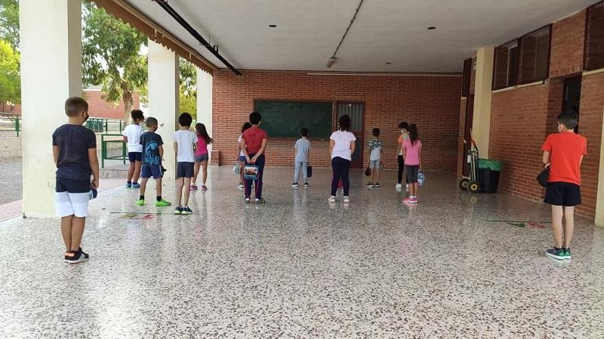 El CEIP Nuestra Señora del Rosario de Alhama se las ingenia para dar educación física con máxima seguridad