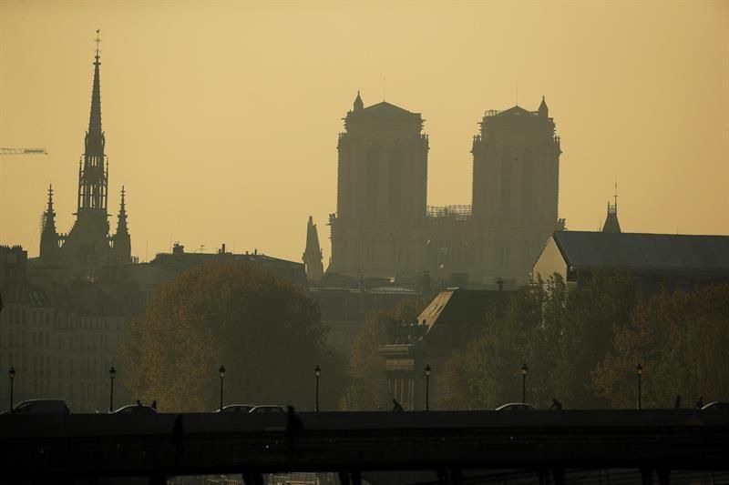 Incendio en la Catedral de Nôtre Dame