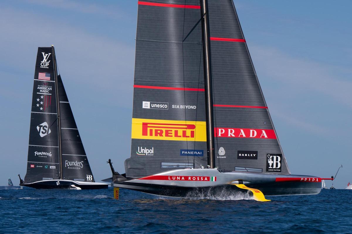 El Luna Rossa Prada Pirelli frente al 'Patriot' de American Magic NYYC en la regata.