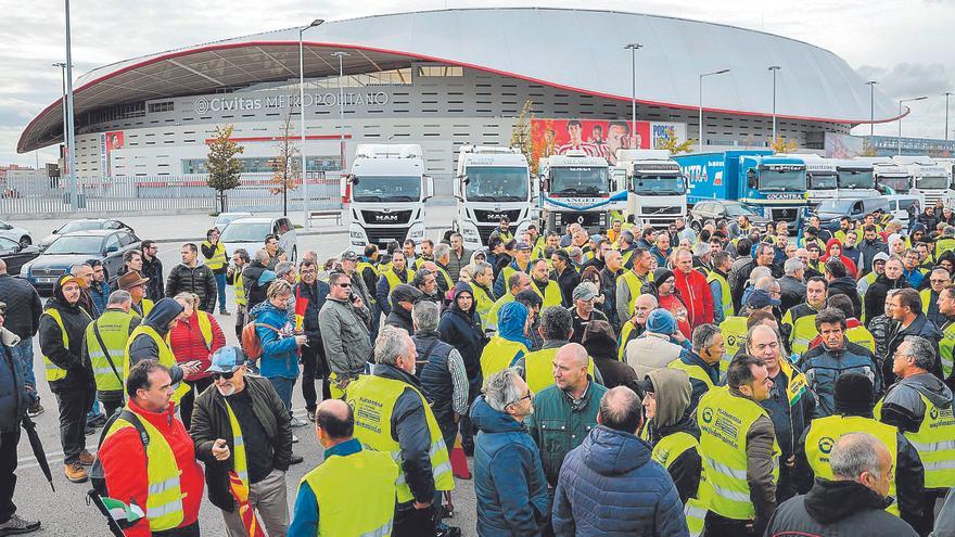 Els transportistes punxen en la primera jornada de vaga indefinida