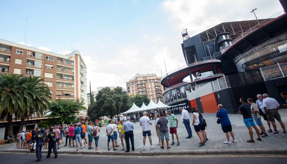 Colas en las taquillas de Mestalla