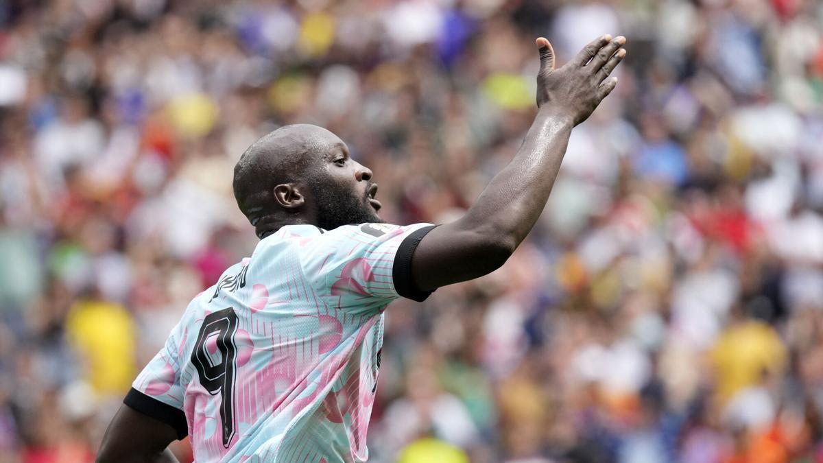 Romelu Lukaku celebra el primer gol de Bélgica ante Senegal