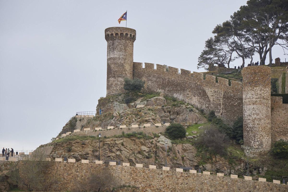 Una imatge d’arxiu de la muralla de Tossa.