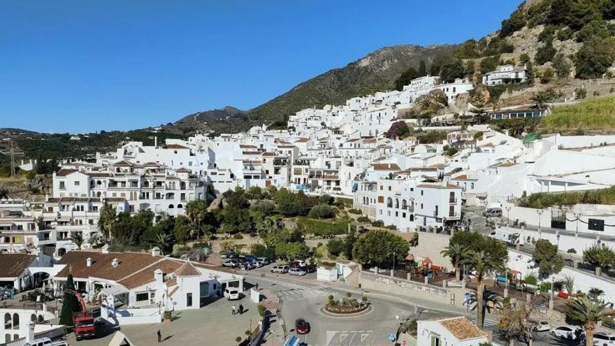 La Guardia Civil registra el Ayuntamiento de Frigiliana en una investigación sobre malversación y prevaricación