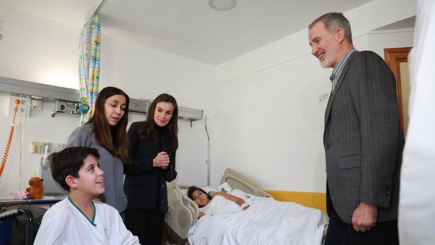 Los Reyes visitan la zona de la tragedia en Adamuz