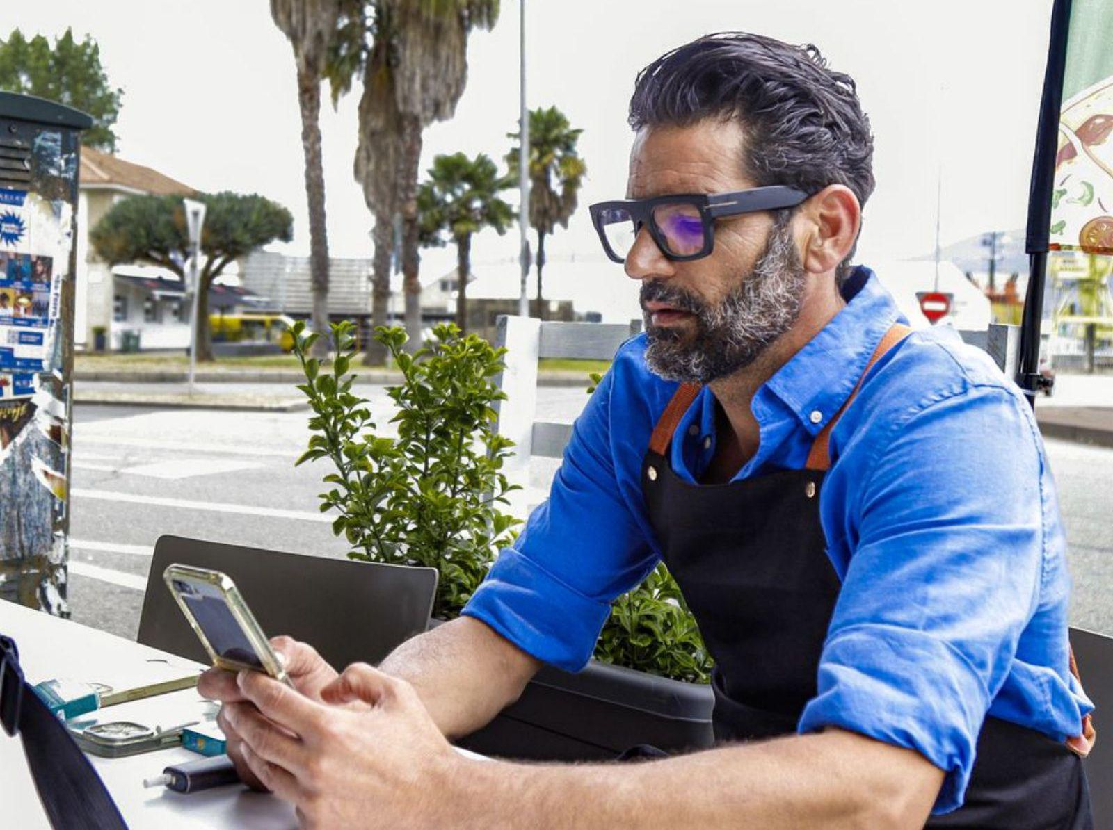 Samir Slim, en la terraza de su restaurante en el Arenal.