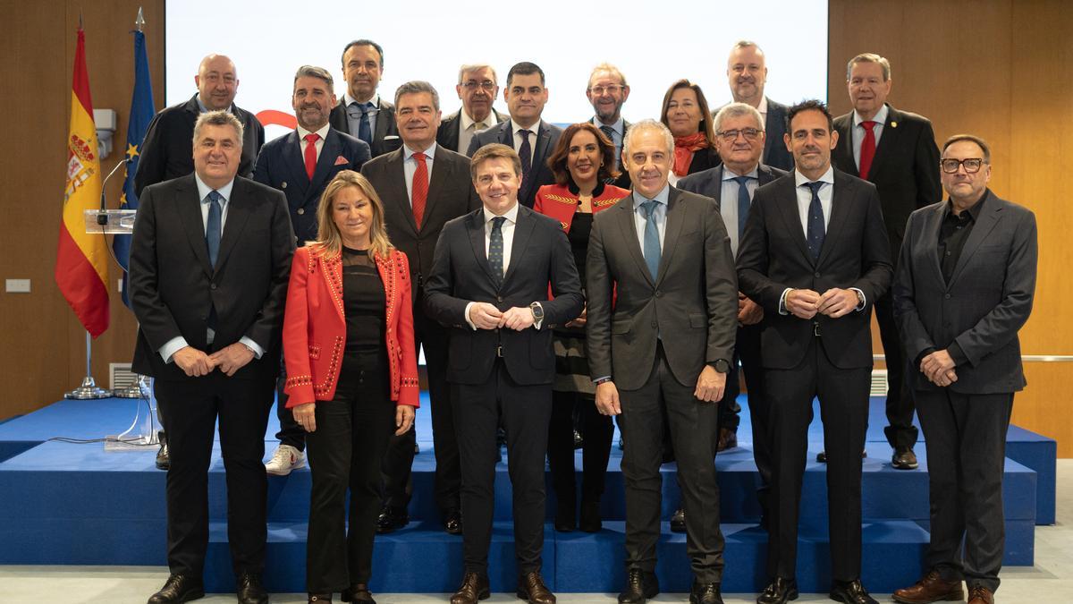 El nuevo comité ejecutivo de Hostelería de España presidido por José Luis Álvarez Almeida, de él forma parte Juan Miguel Ferrer.