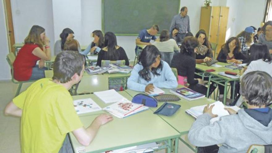 Los alumnos isleños incrementan su nota de PISA, pese a seguir con resultados malos.