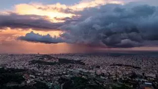 El tiempo en Barcelona y resto de Catalunya, en directo: llega el primer frente de lluvias y nieve