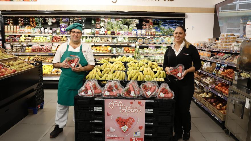 Valsequillo vende frescura y amor a las fresas por San Valentín