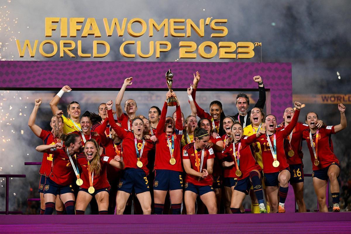 La selecció espanyola de futbol celebra el seu primer Mundial femení després de guanyar la final davant Anglaterra.