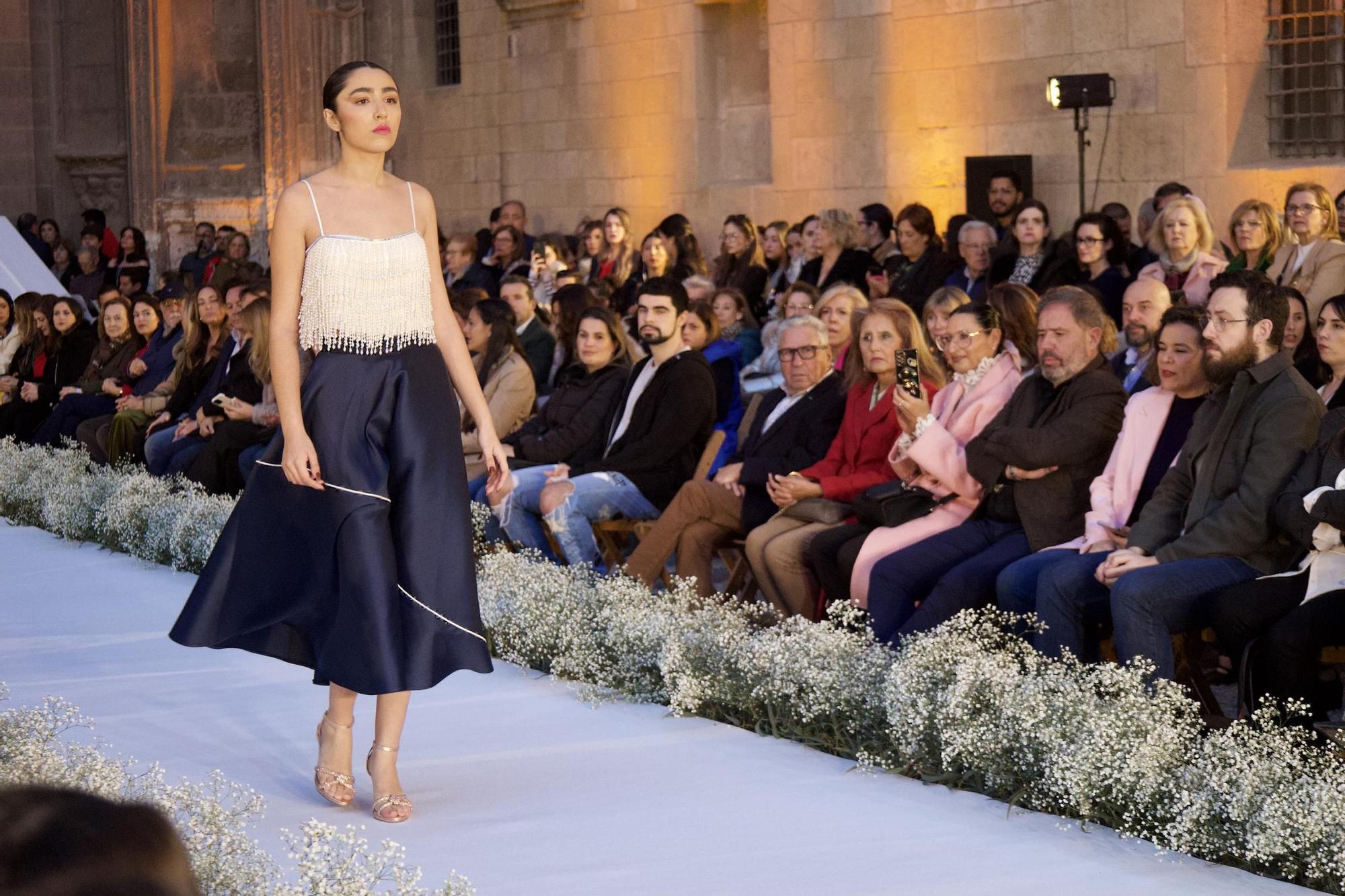 Así ha sido el desfile de Silvia Navarro en la Plaza de la Cruz de Murcia