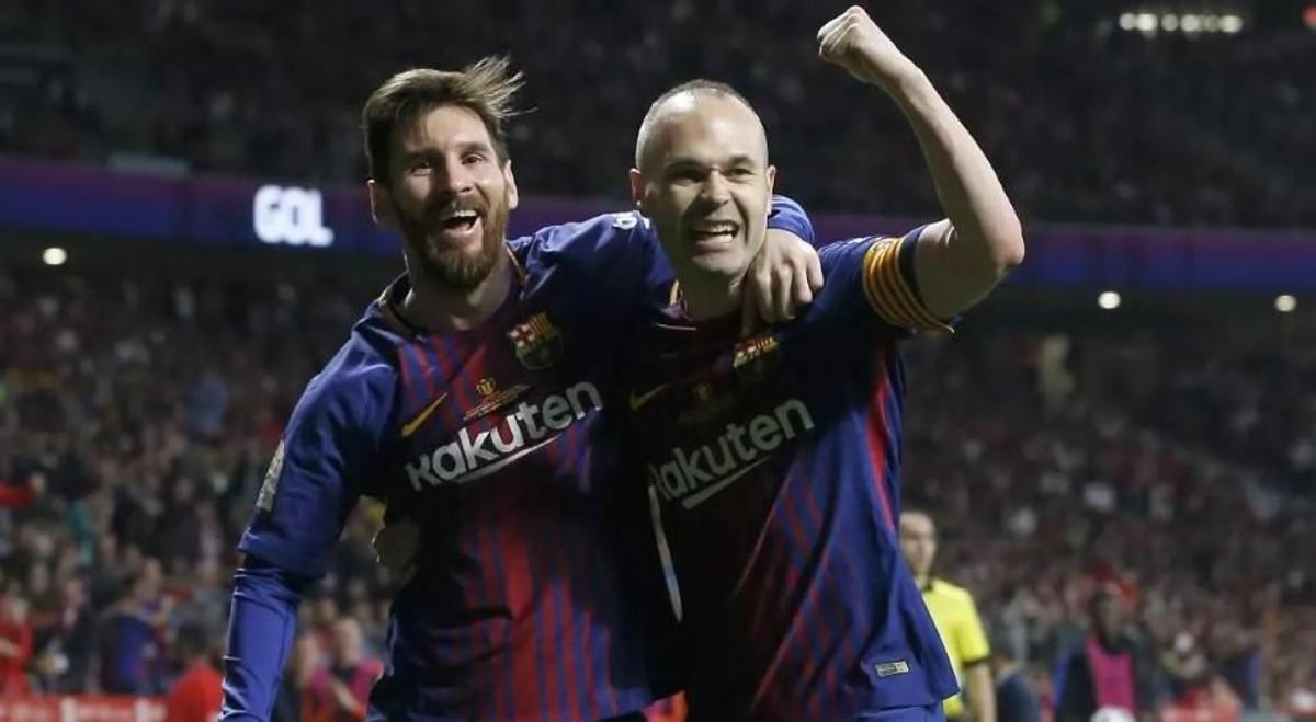 Leo Messi y Andrés Iniesta celebran un gol con el Barça.