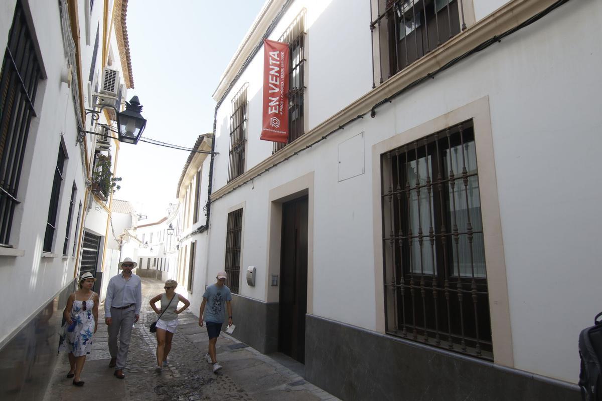 AJGONZALEZ CORDOBA Apartamentos turisticos de la calle Morales que salen a la venta como viviendas