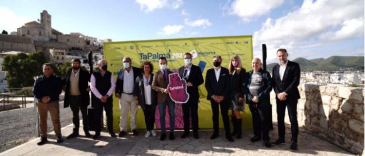 Autoridades, patrocinadores y colaboradores durante la presentación de TaPalma.