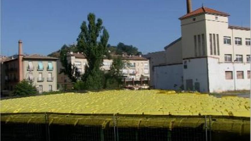 L&#039;estesa de contenidors grocs, ahir al matí, des del pont de l&#039;estació d&#039;autobusos.