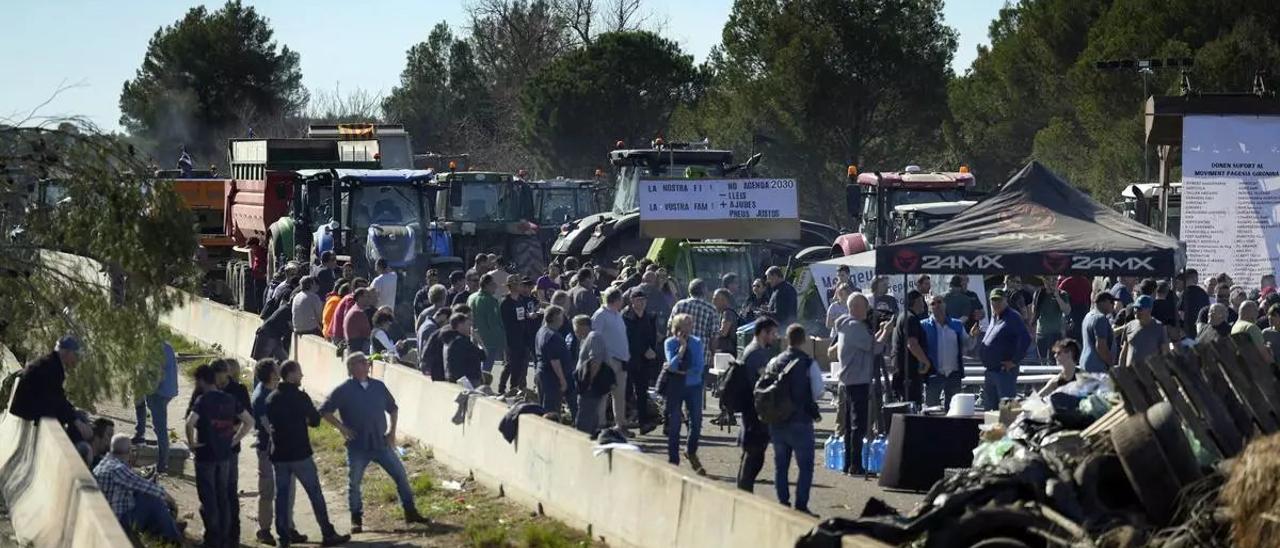 Agricultores de España y de Francia vuelven a movilizarse y cortarán este lunes ocho pasos fronterizos