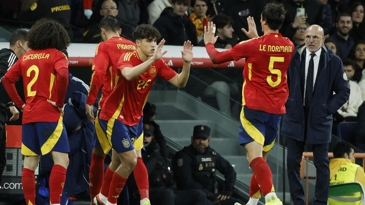 Pau Cubarsí entró por Le Normand en el España - Brasil