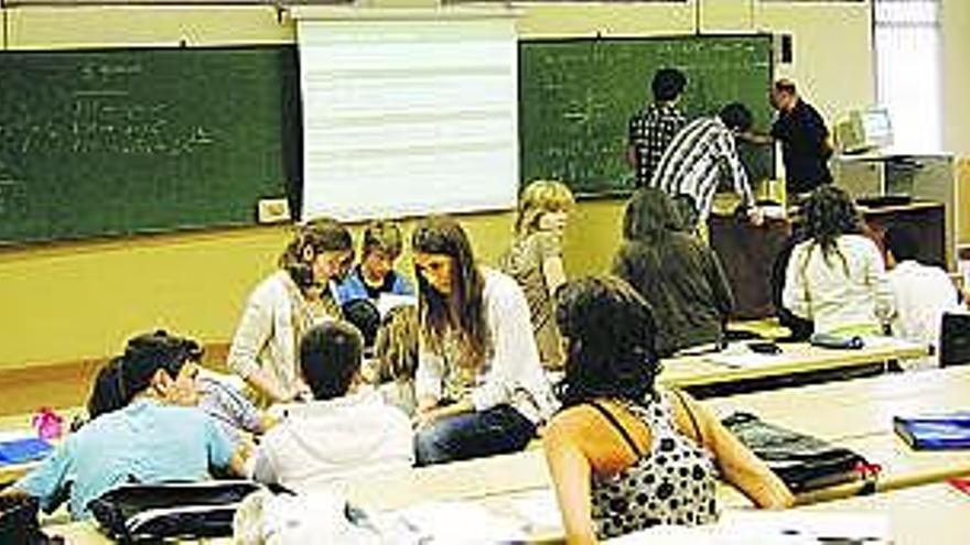 Estudiantes del campus de Gijón, en una de las aulas de la Politécnica.