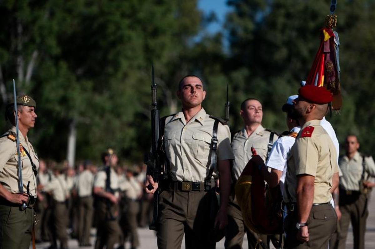 Emoción y orgullo en la jura de bandera de 1.514 alumnos del Cefot de Cáceres