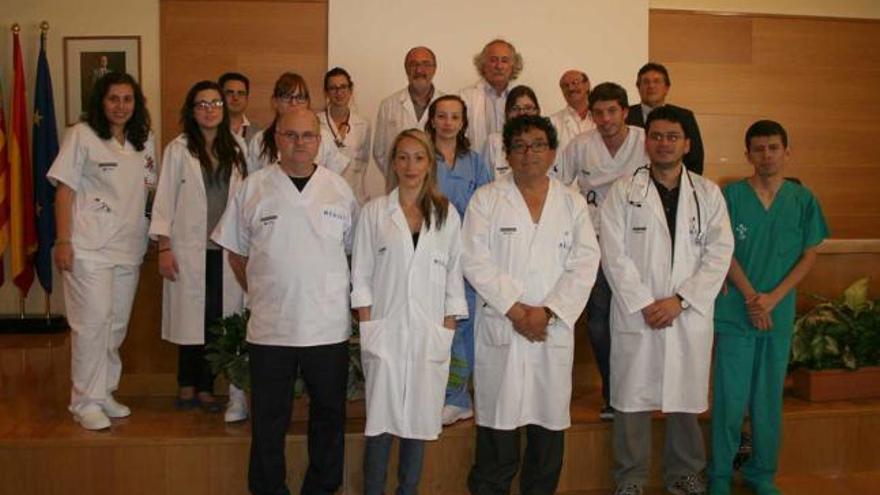 Los nuevos médicos residentes que se acaban de incorporar al departamento de Elda.