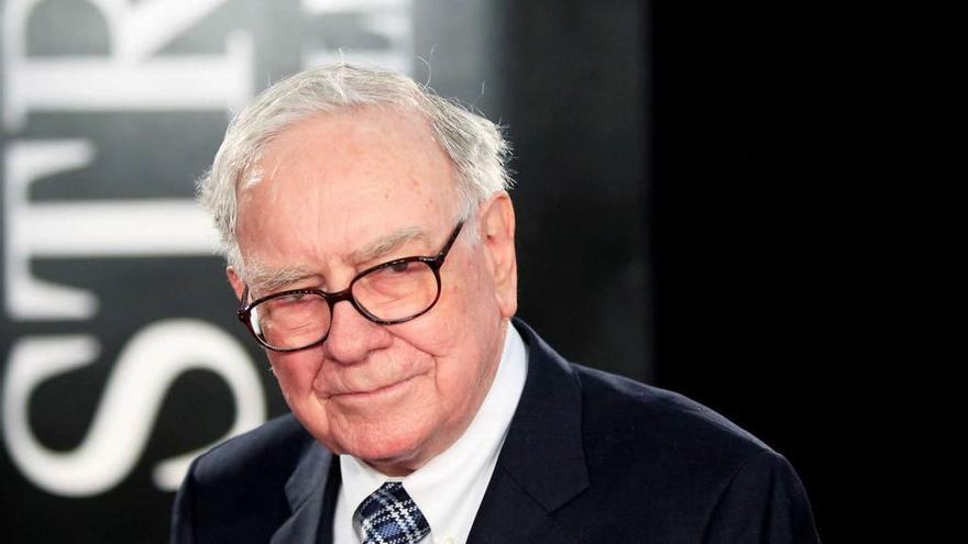 Paga 2,4 millones de euros por comer con Warren Buffett