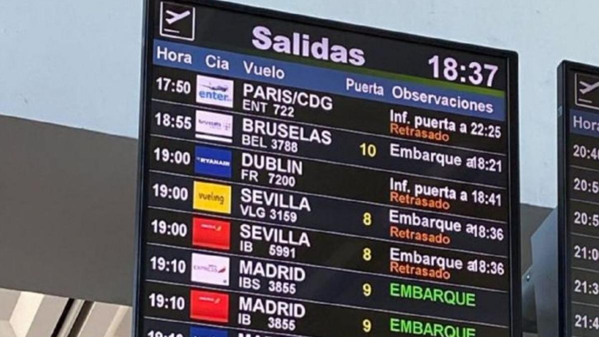 &quot;Atrapados&quot; durante días en Lanzarote por la cancelación de un vuelo: &quot;Estamos tirados de hotel en hotel&quot;