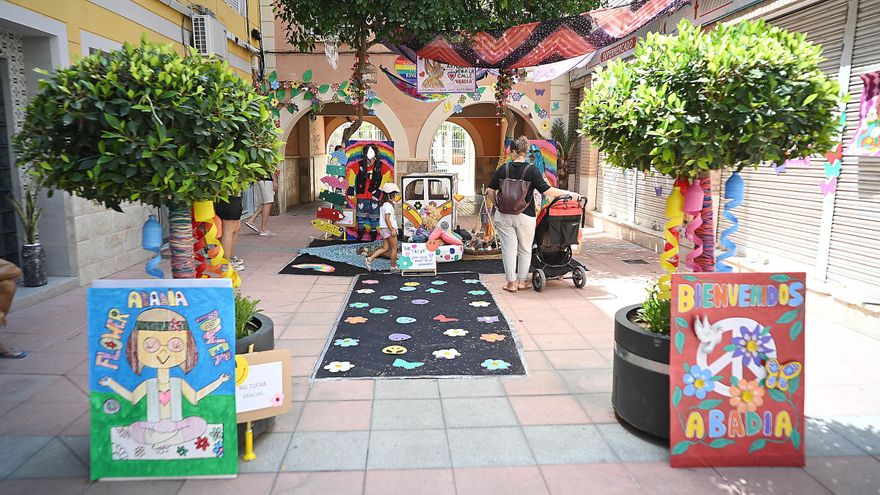 Calles coloridas que atraen turistas en El Raval