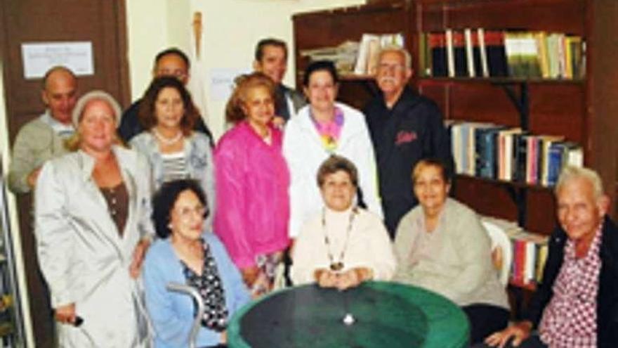 Participantes en la apertura del nuevo espacio cultural habanero.