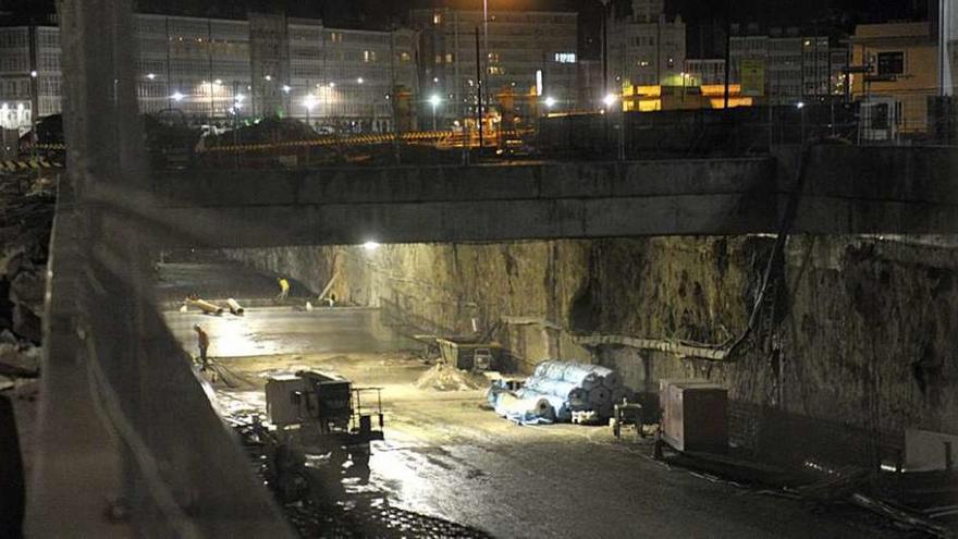 Trabajos nocturnos de construcción del túnel de la Marina, en una imagen de enero de 2015.