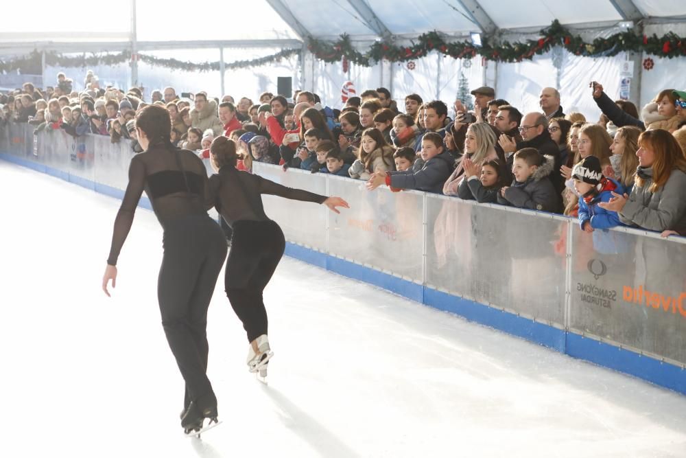 Exhibición de patinaje sobre hielo