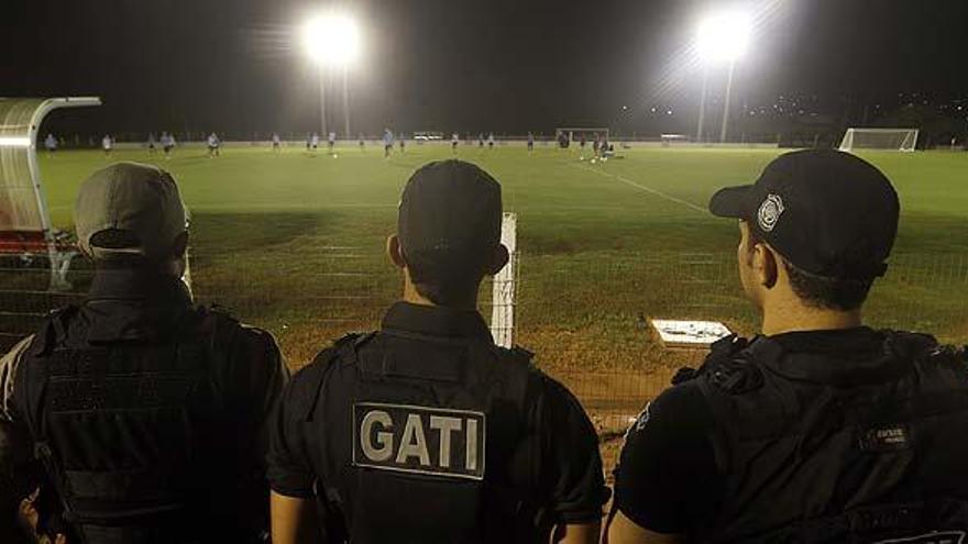 Policías brasileños en un entrenamiento de la selección.