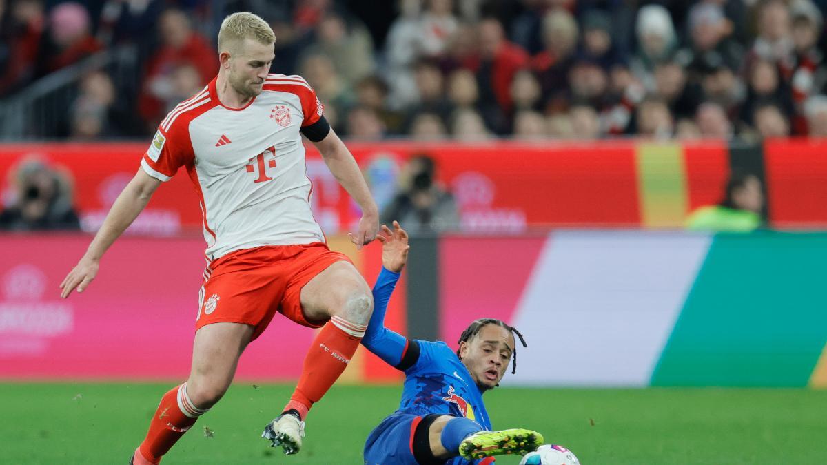 De Ligt, frente a Xavi Simons, en la victoria del Bayern sobre el RB Leipzig (2-1)