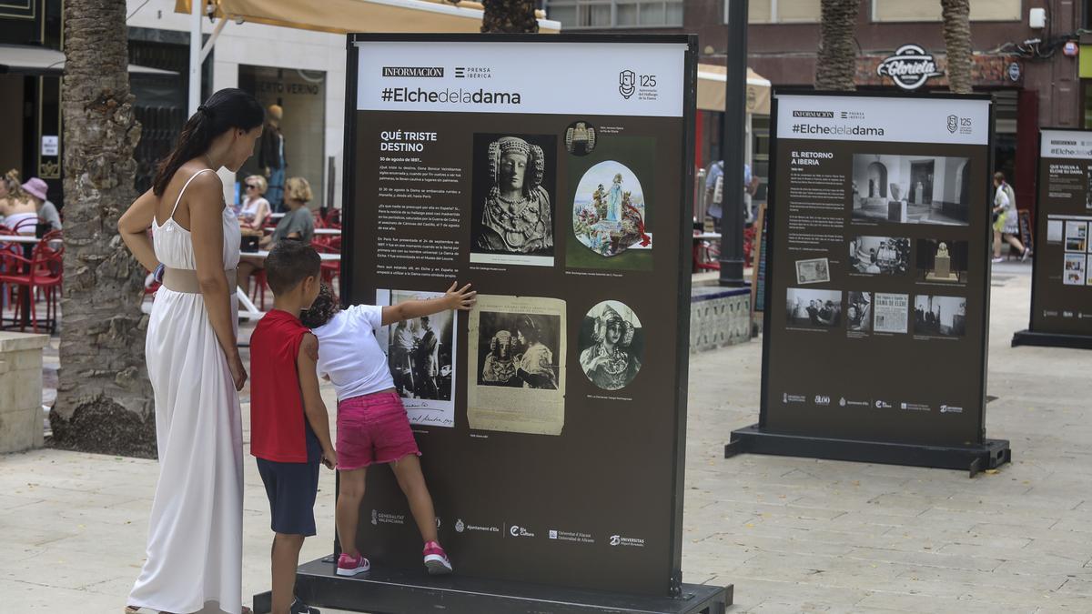 El 29 de julio se inauguró la exposición «Elche de la Dama» en la Glorieta.