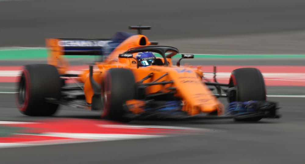 Fernando Alonso estrena el McLaren 2018 en Montmeló