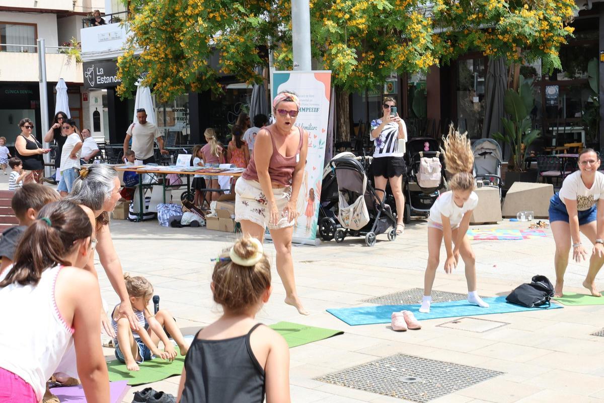 Galería: Cuentacuentos, yoga y pintacaras para celebrar el Día de las Familias en Santa Eulària