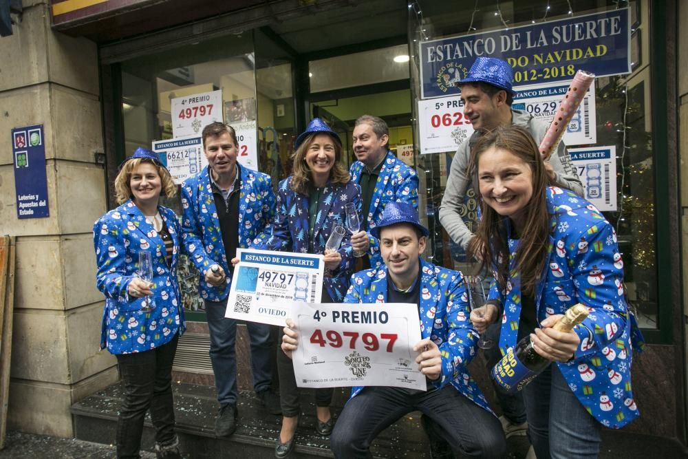 Celebración en el "Estanco de la Suerte" de Oviedo