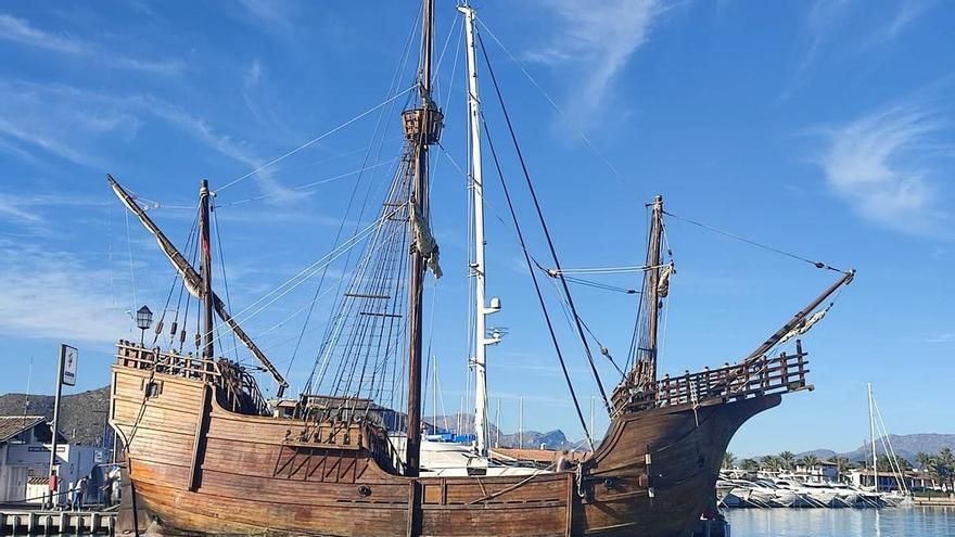 La nao Santa María de Cristóbal Colón desembarca en el Port d'Alcúdia