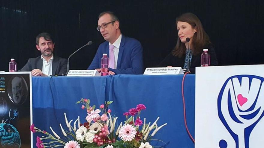 Víctor Marín Navarro, consejero de Educación, Formación Profesional y Empleo, y Cristóbal Belda Iniesta, director del Instituto de Salud Carlos III, en el acto de clausura. | L.O.