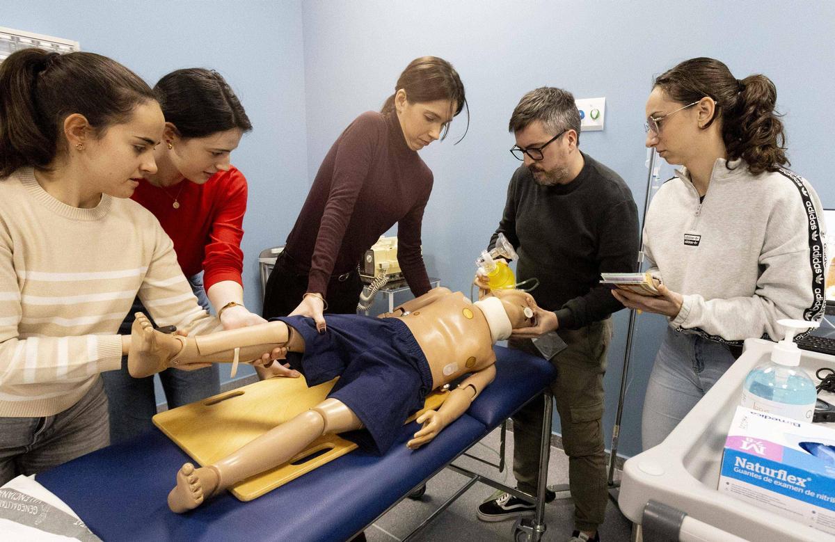 Simuladores inteligentes revolucionan la formación de los futuros médicos