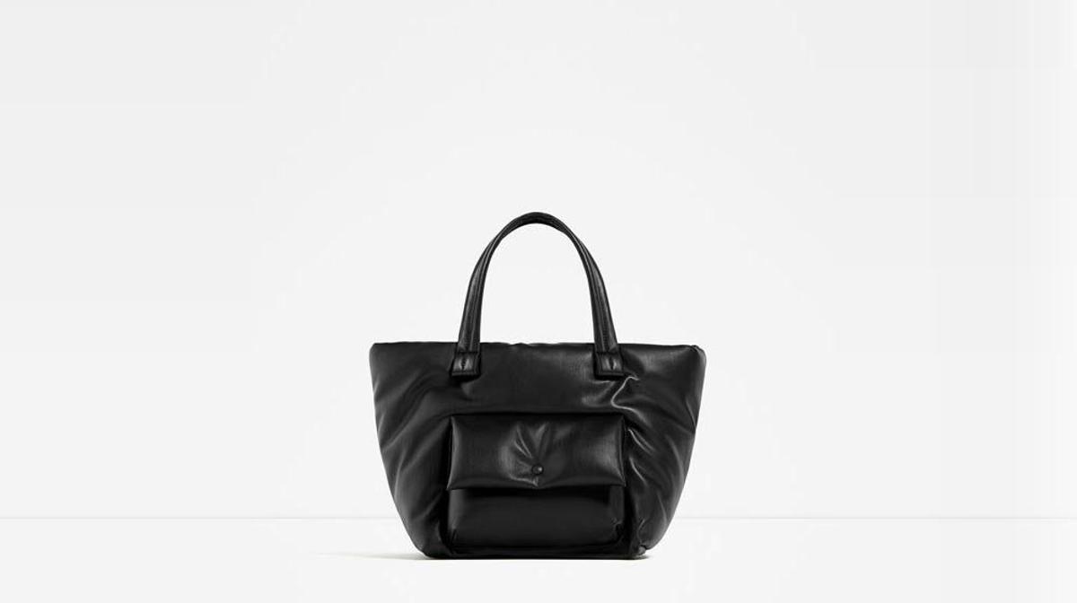 Shopper acolchado de Zara. (Precio: 15, 99 euros)