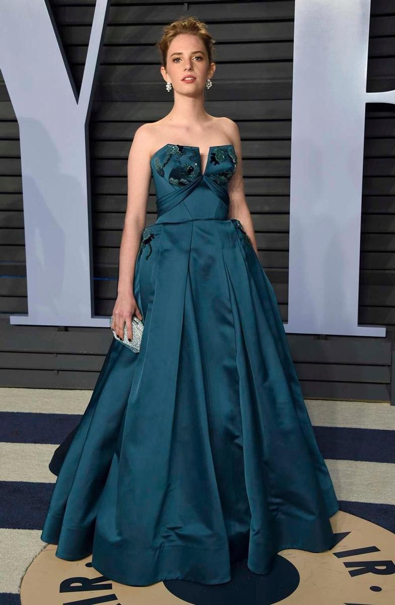 Maya Hawke, la hija de Ethan Hawke y Uma Thurman se echa años con su look tras los Oscar 2018