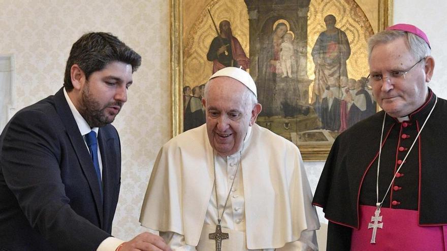 El presidente de la Región de Murcia junto al Papa Francisco