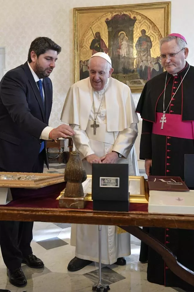 Miras muestra su "conmoción" por la muerte del Papa e insta a rezar por él: "Es muy triste para todos"