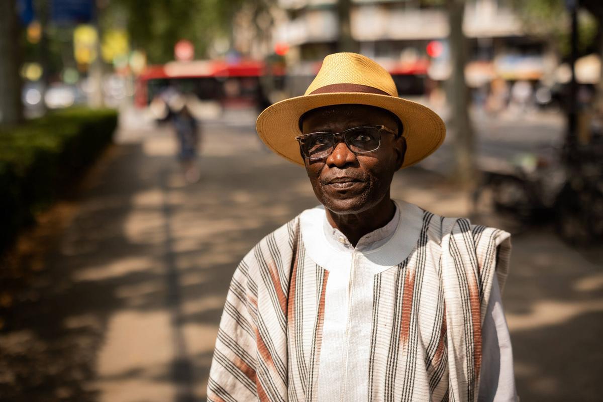 barcelona 4/06/2025 Sociedad Serigne Mama Mor Mbaye, psiquiatra senegalés que viene a Barcelona a dar una charla sobre salud mental de personas migrantes. AUTOR: JORDI OTIX