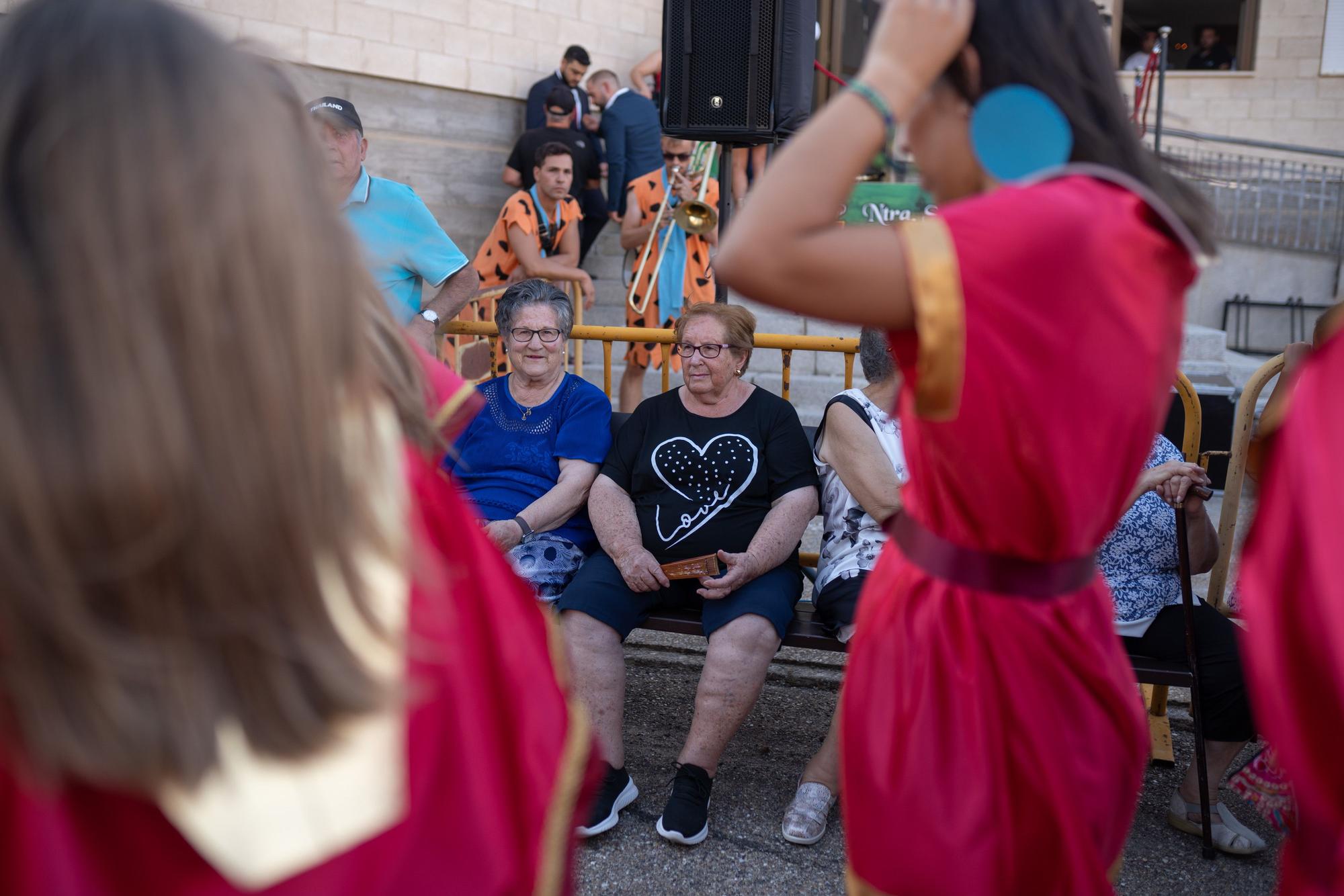 GALERIA | Coreses abre sus fiestas con las reinas y las carrozas