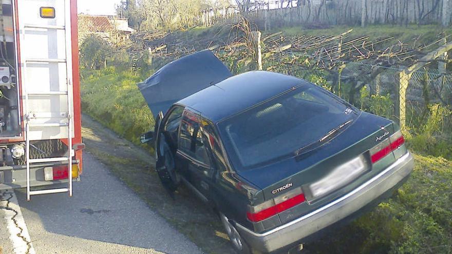 Cuatro personas, heridas en un accidente múltiple en Ponteareas