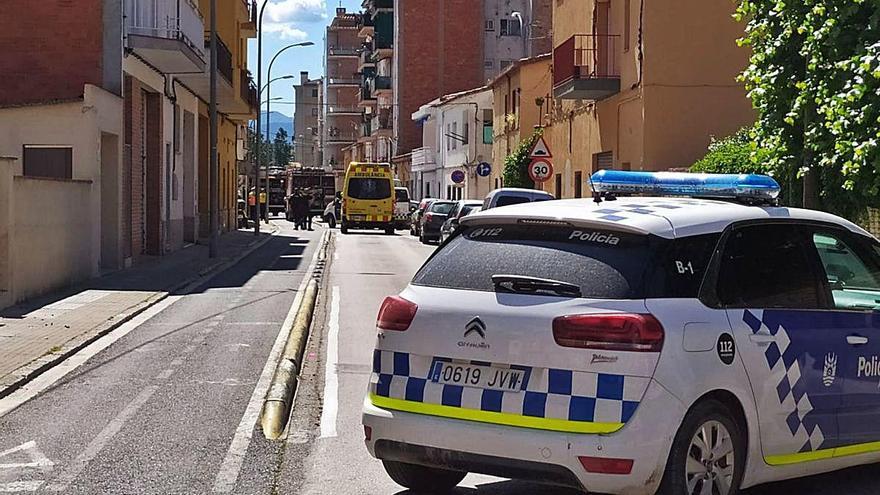 Un incendi afecta part d&#039;una casa abandonada i tapiada a Salt